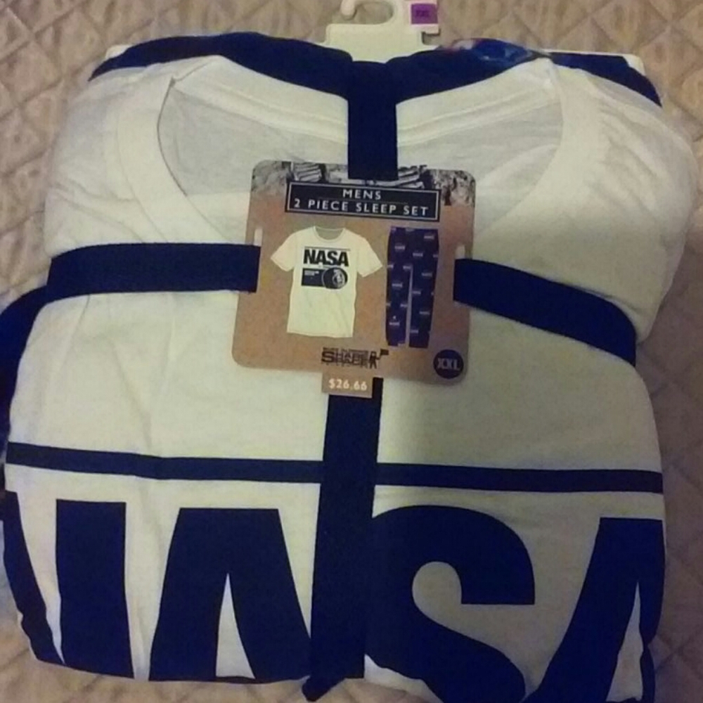 Buzz Aldrin’s Share Space Foundation NASA Men's 2-pc Sleep Set